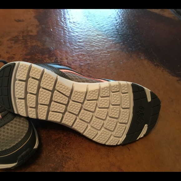 Ryka Aries Walking Sneaker, 7M - Picture 3 of 7